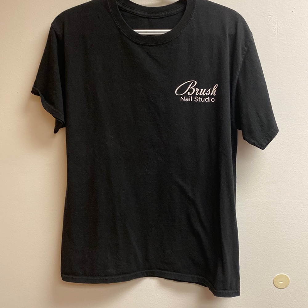 Size large graphic top Brush Nail Studio